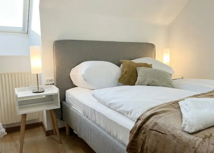 Modern 3-bedroom With Balcony Near Belvedere Palace *