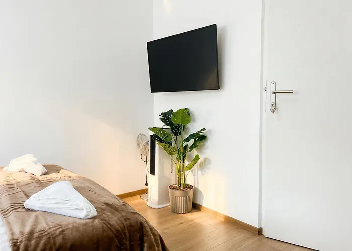 Modern 3-bedroom With Balcony Near Belvedere Palace דירה *