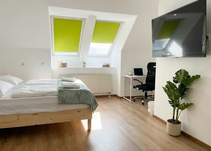 Modern 3-bedroom With Balcony Near Belvedere Palace דירה *