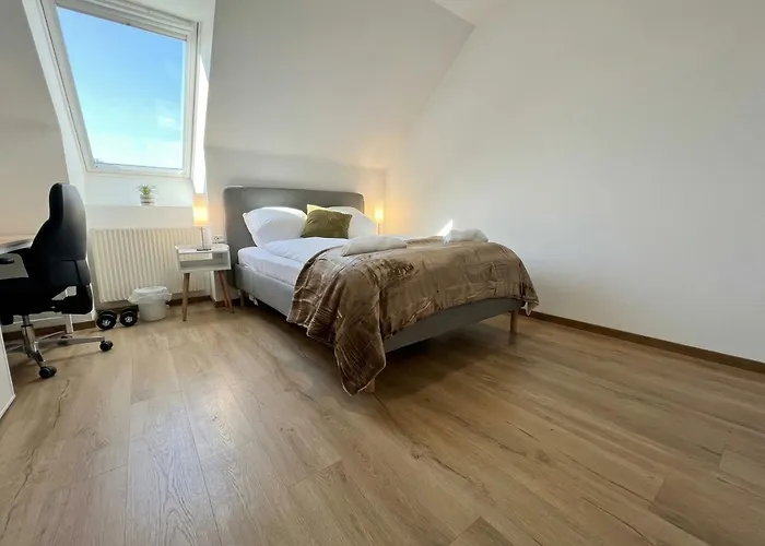 Modern 3-bedroom With Balcony Near Belvedere Palace *