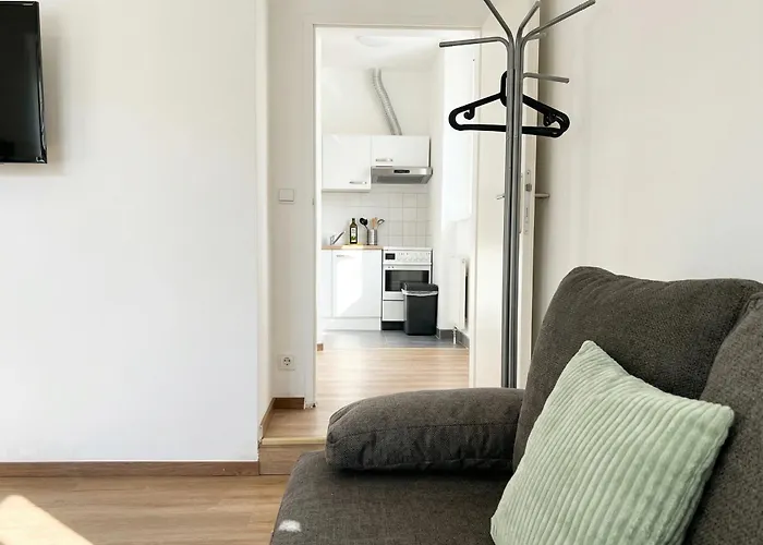 Modern 3-bedroom With Balcony Near Belvedere Palace דירה
