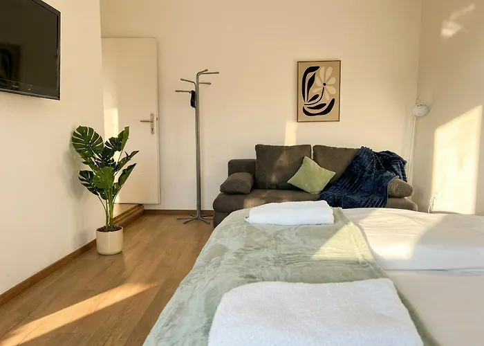Modern 3-bedroom With Balcony Near Belvedere Palace