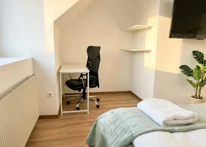 Modern 3-bedroom With Balcony Near Belvedere Palace דירה *